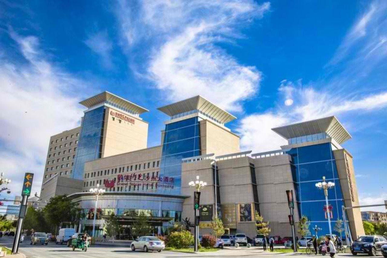 Grand Soluxe Hotel Dunhuang Exterior foto